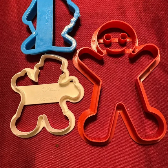 40 Cookie Cutters; stainless steels, plastic, silicone all occasions - Picture 6 of 8